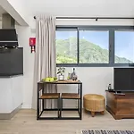 Basalt Dwelling I By Homie 아파트