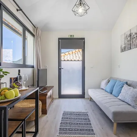 Basalt Dwelling I By Homie * São Vicente